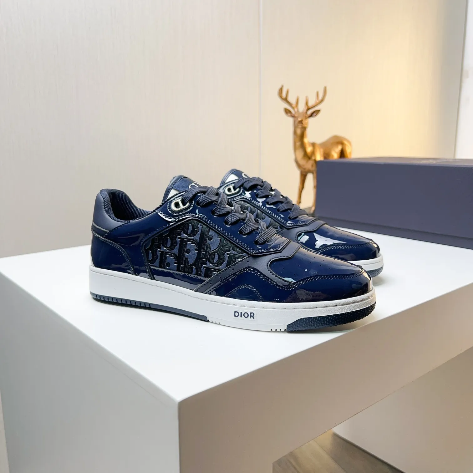 Men's Men's Shoes 💰400 [New] 🦩🦩Dior - Low-top sneakers 2025 spring men's collection new arrivals [Celebrate][Celebrate][Celebrate], reinterpret the basketball shoe design and become a classic Dior item [Strong][Strong][Strong], crafted in black and cream white smooth cowhide with beige suede, leather display on the side The CD logo, tongue, sole and back side are decorated with various distinctive details to enhance the style[666][666], while eyelet details, topstitching and rubber panels highlight the dynamic charm of its athletic style[strong][strong][strong]. It has a two-color rubber sole, which can be matched with various clothing to create a refined look. Size: 38 to 44 (45 can be customized